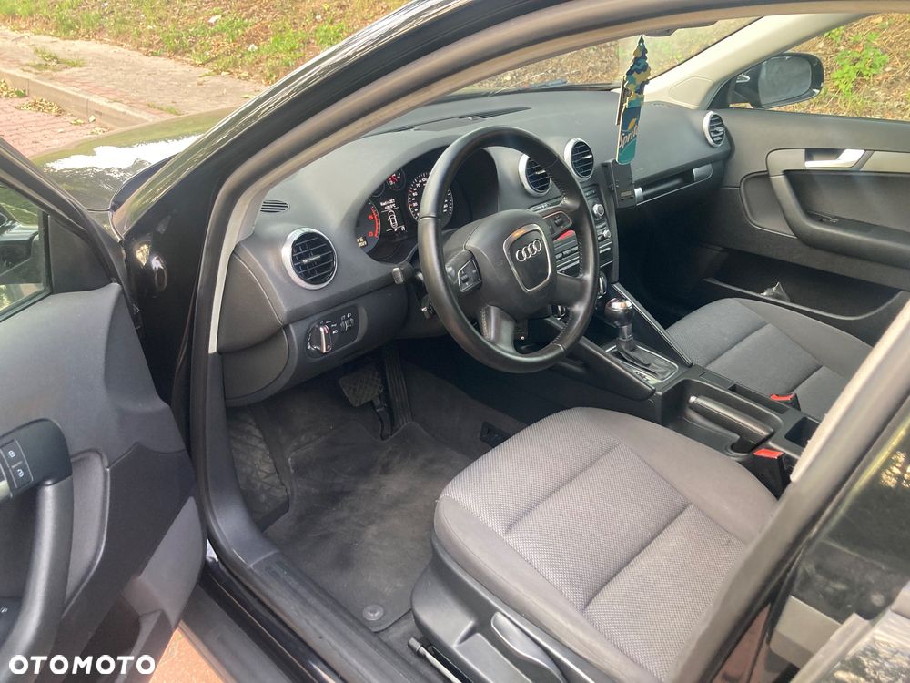 Audi A3 Sportback 1.6 TDI DPF S tronic Ambiente - 9