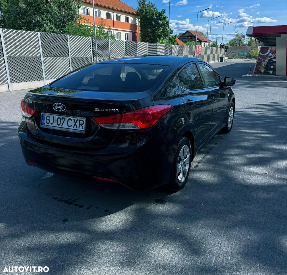 Hyundai Elantra 1.6 MPi - 3