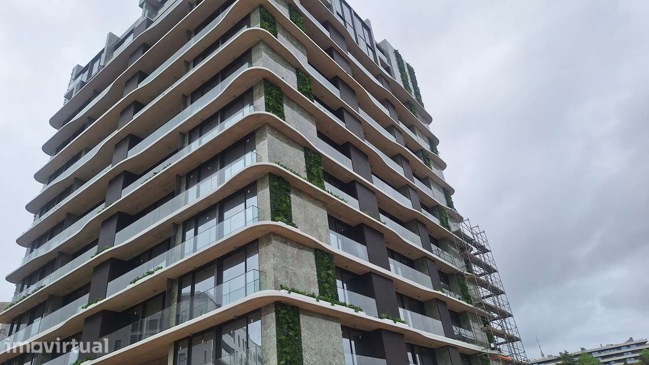 Apartamento T2 Varanda | Garagem|proximo cento Gaia| Pronto habitar - Grande imagem: 3/20