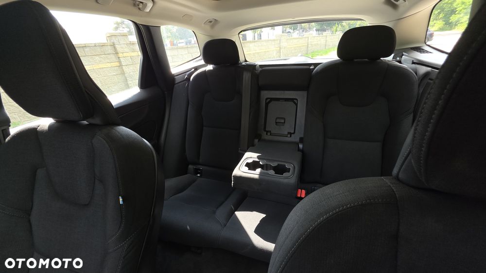 Volvo XC 60 T8 Twin Engine AWD Geartronic Momentum - 24