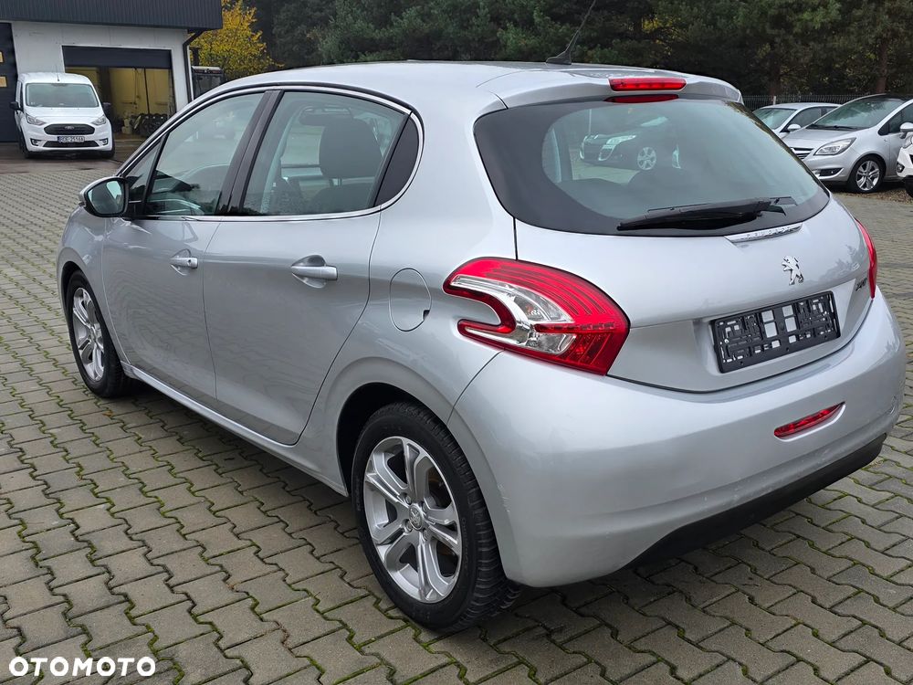 Peugeot 208 2013 photo 5
