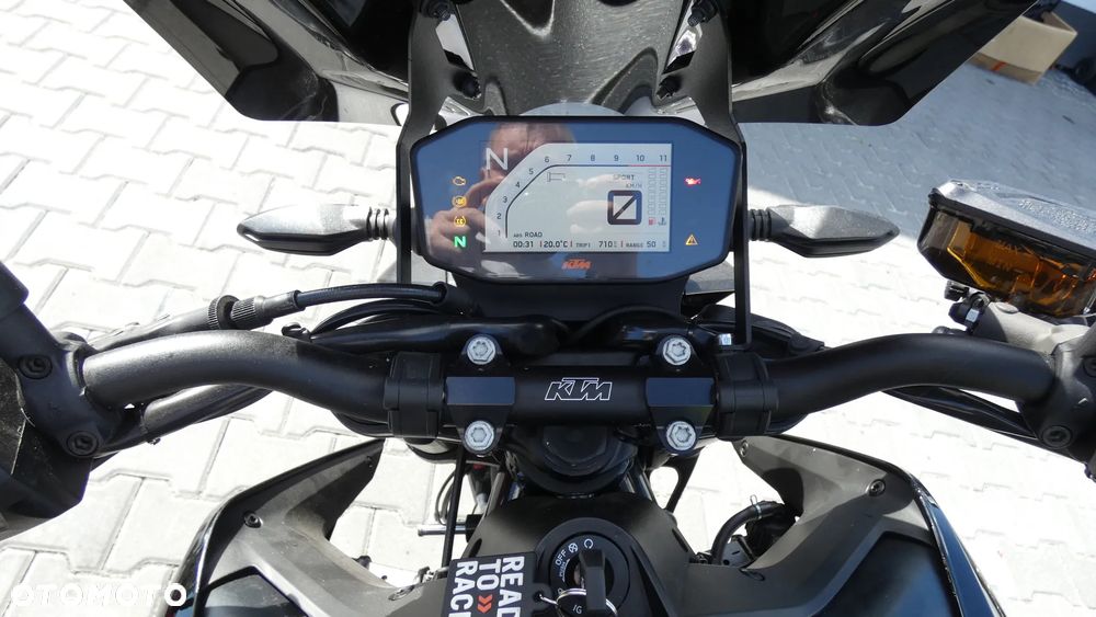 KTM DUKE 890 - 17