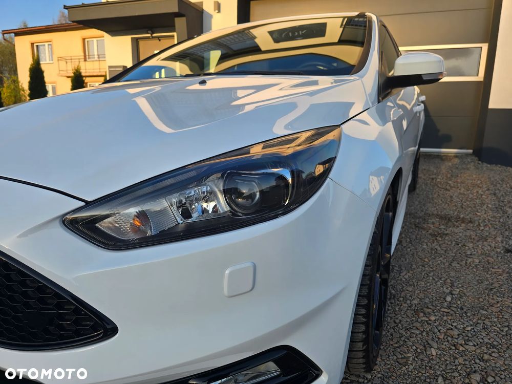 Ford Focus 2.0 EcoBoost ST mit Leder-Exclusiv-Paket - 18