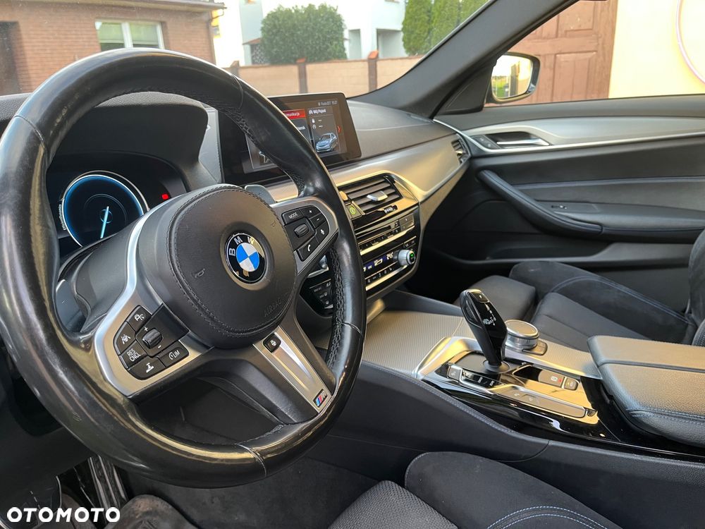 BMW Seria 5 540i xDrive - 7