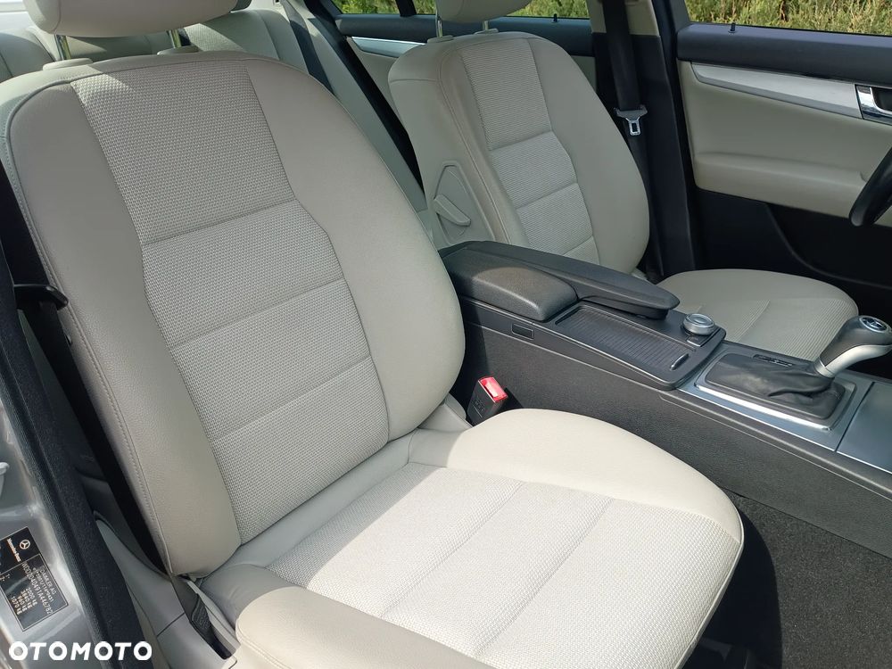 Mercedes-Benz Klasa C 180 CGI Automatik BlueEFFICIENCY Avantgarde - 20
