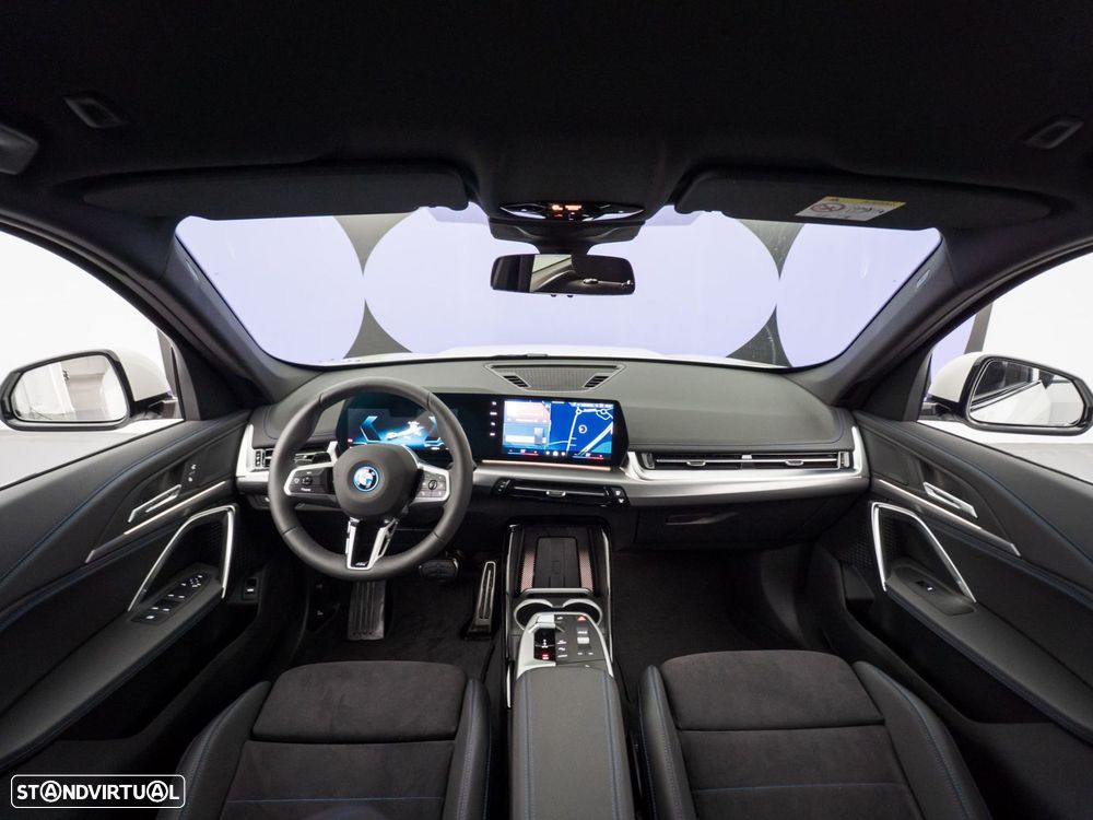BMW iX1 eDrive20 Pack Desportivo M Pro - 16
