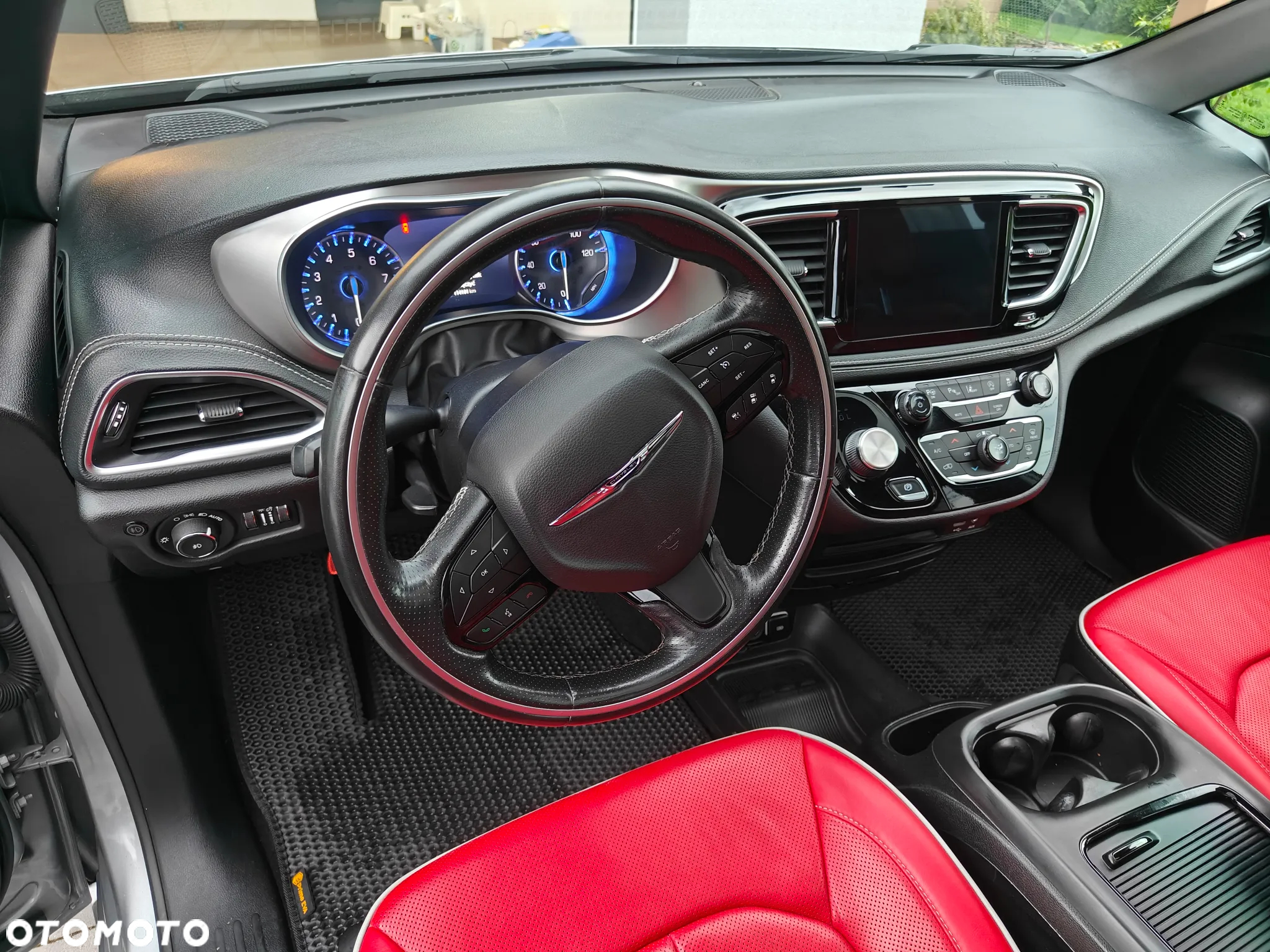 Chrysler Pacifica - 10