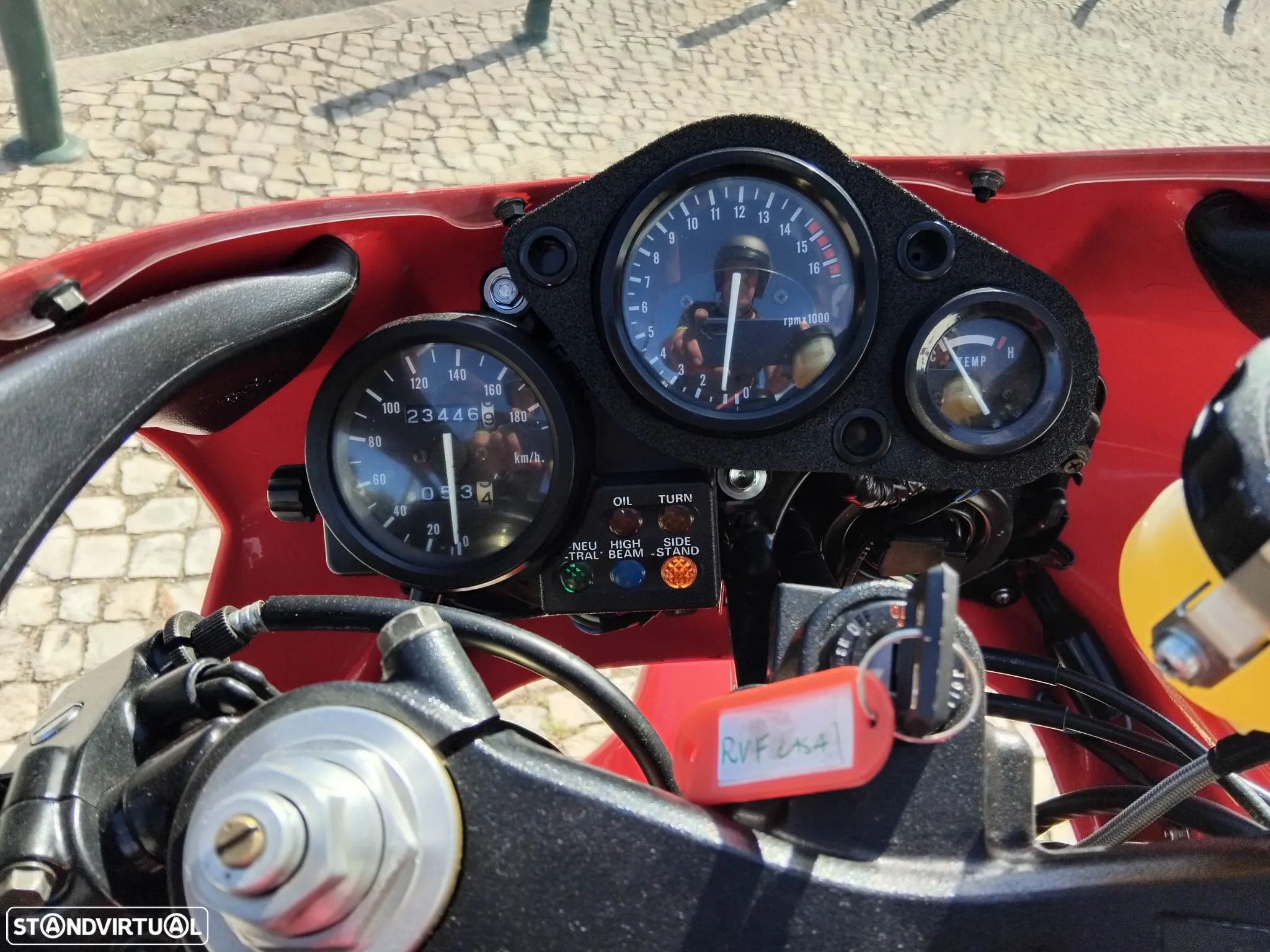 Honda RVF - 8