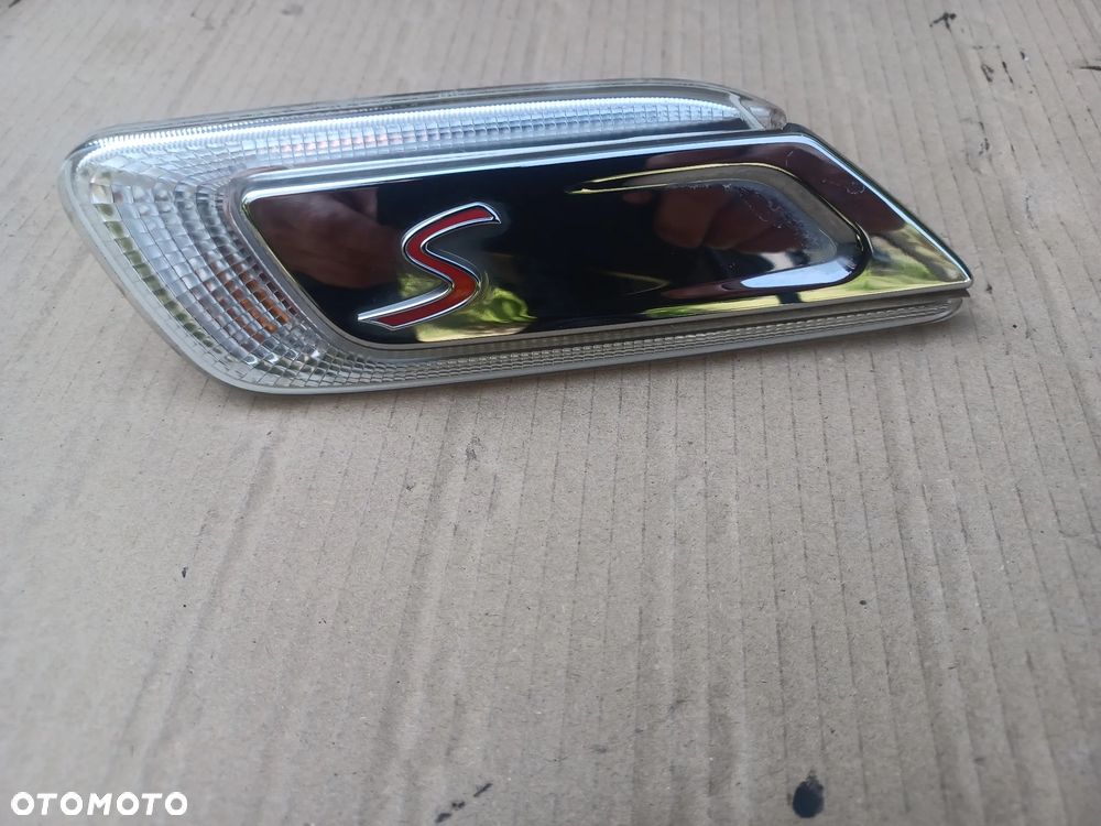 KIERUNKOWSKAZ PRAWY MINI F54 CLUBMAN S 7358470 - 2