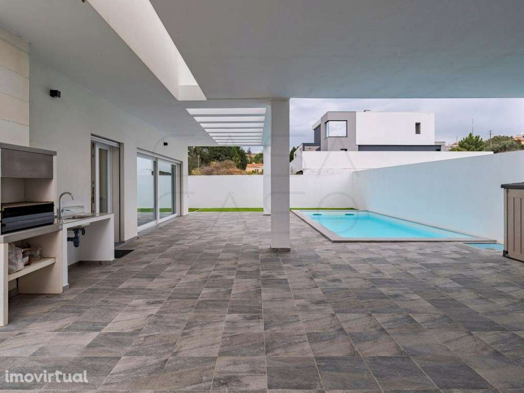 Moradia com 4 quartos, 3 WC's, piscina, parqueamento para 3 carros,... - Grande imagem: 5/36