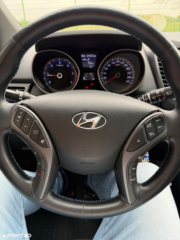 Hyundai i30 blue Kombi 1.6 CRDi Passion - 19