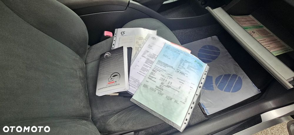 Toyota Prius (Hybrid) Executive - 29