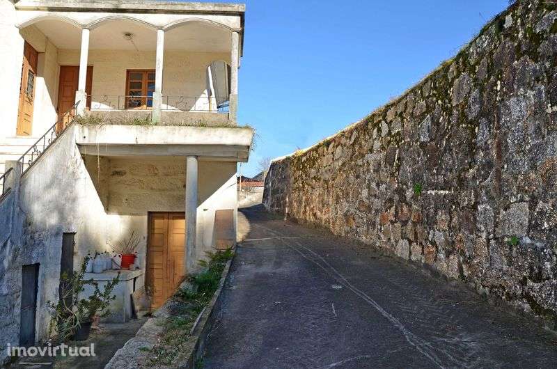 Moradia 4 fr. - Tipo quintinha toda murada a granito - Grande imagem: 4/12