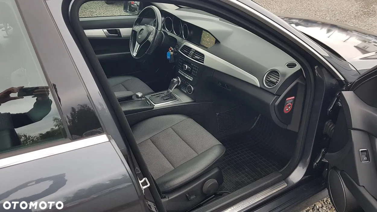 Mercedes-Benz Klasa C 220 T CDI DPF Automatik BlueEFFICIENCY Avantgarde - 25