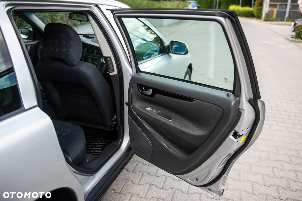 Volvo V70 2.4 Optima - 20