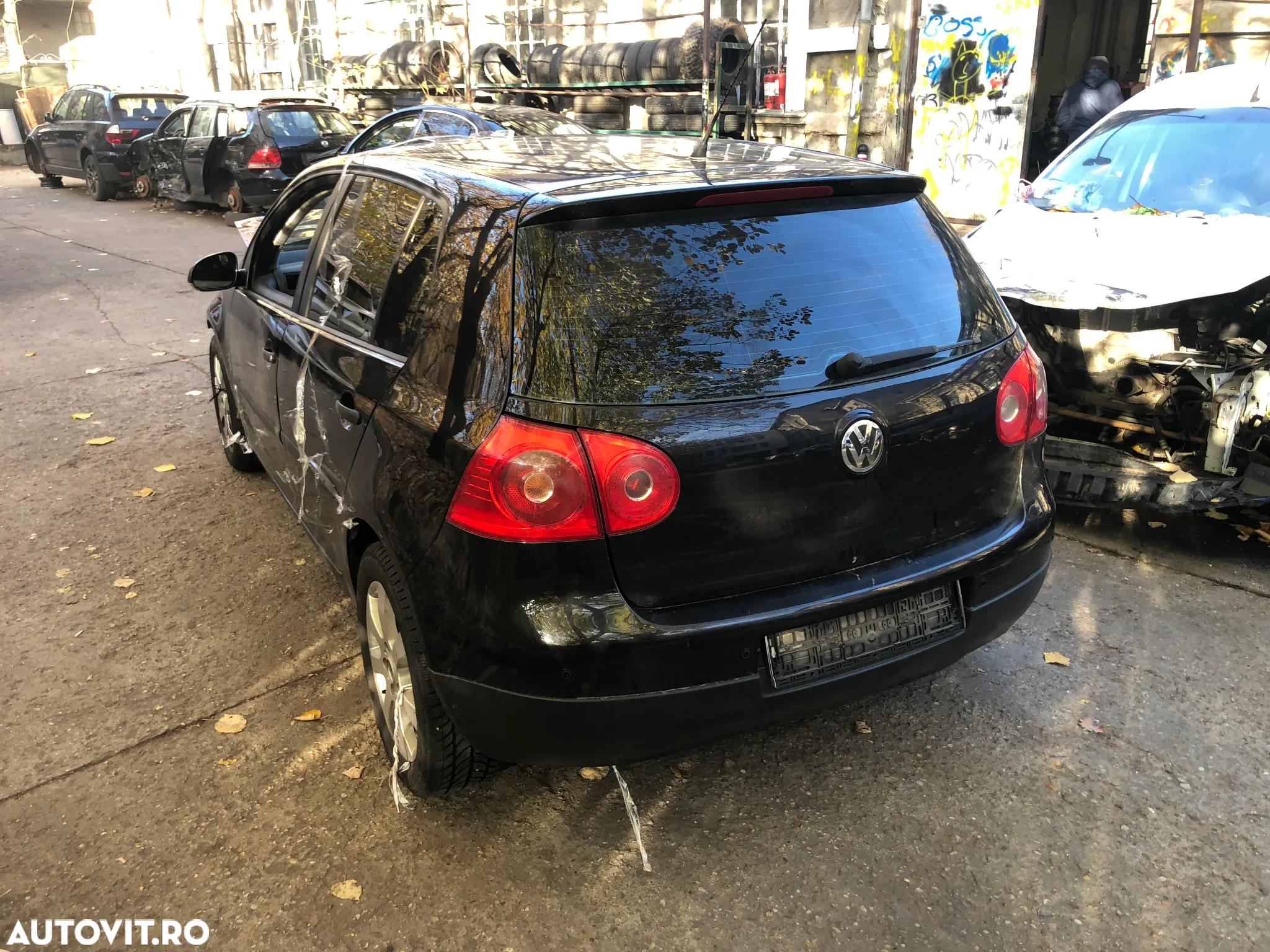 Dezmembrez VW Volkswagen Golf 5 negru 2006 1.4 benzina - 7
