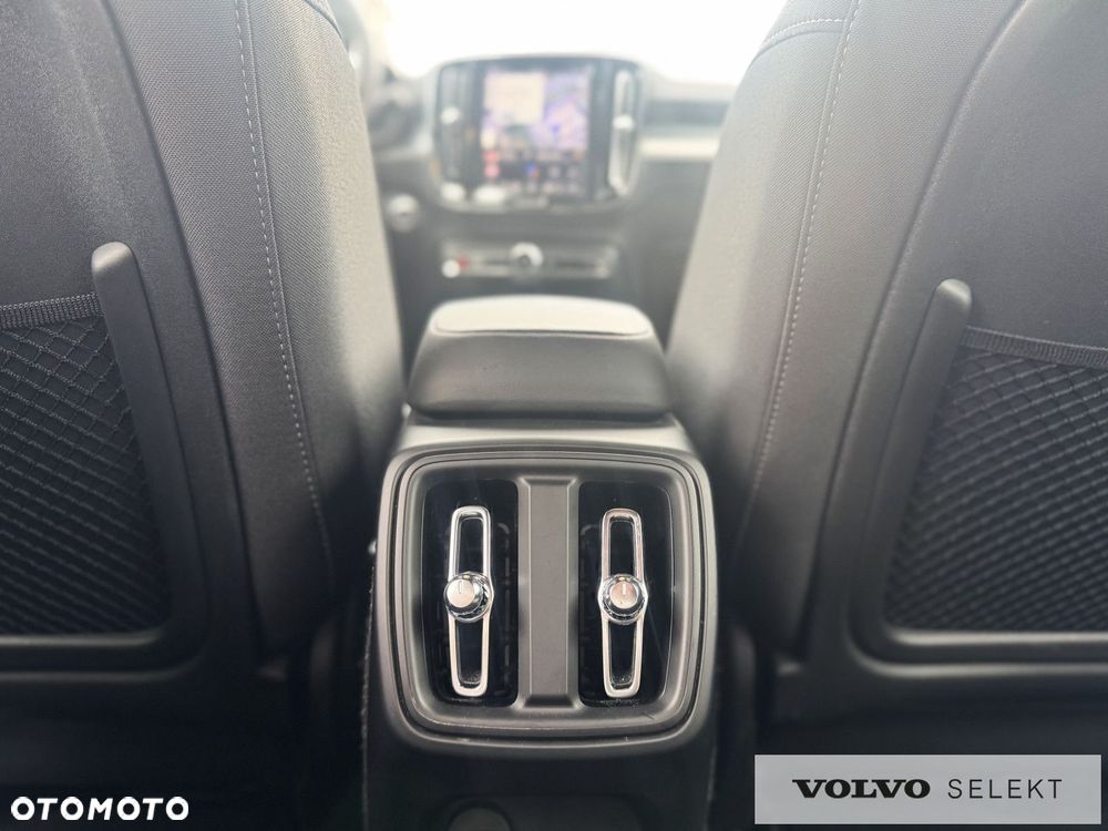 Volvo XC 40 - 25