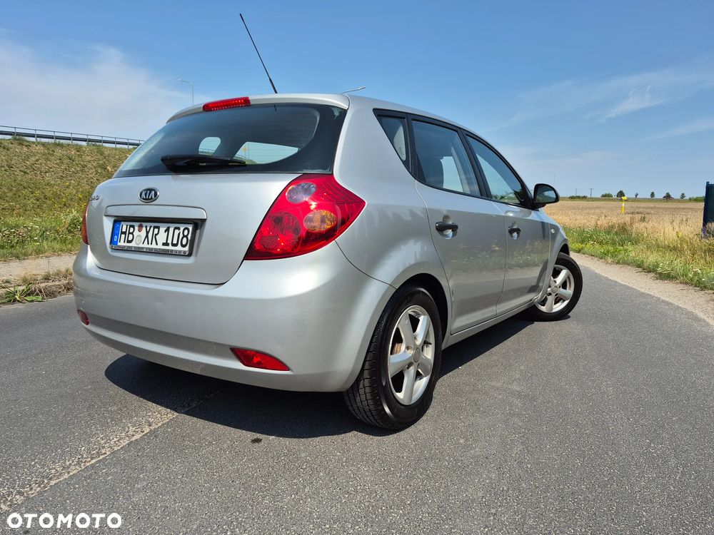 Kia Ceed - 4