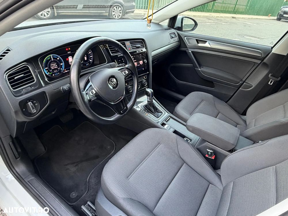 Volkswagen e-Golf - 13