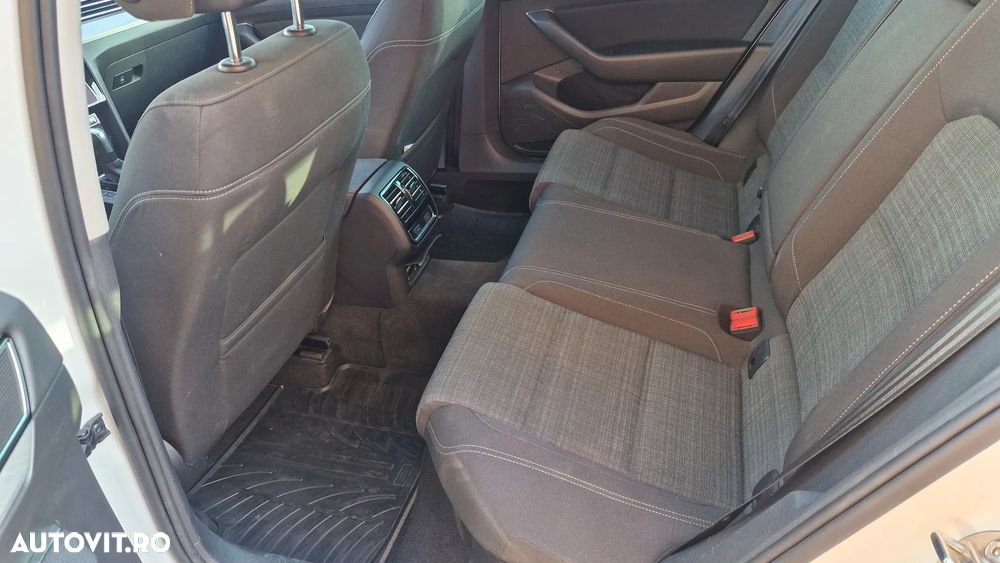 Volkswagen Passat - 13