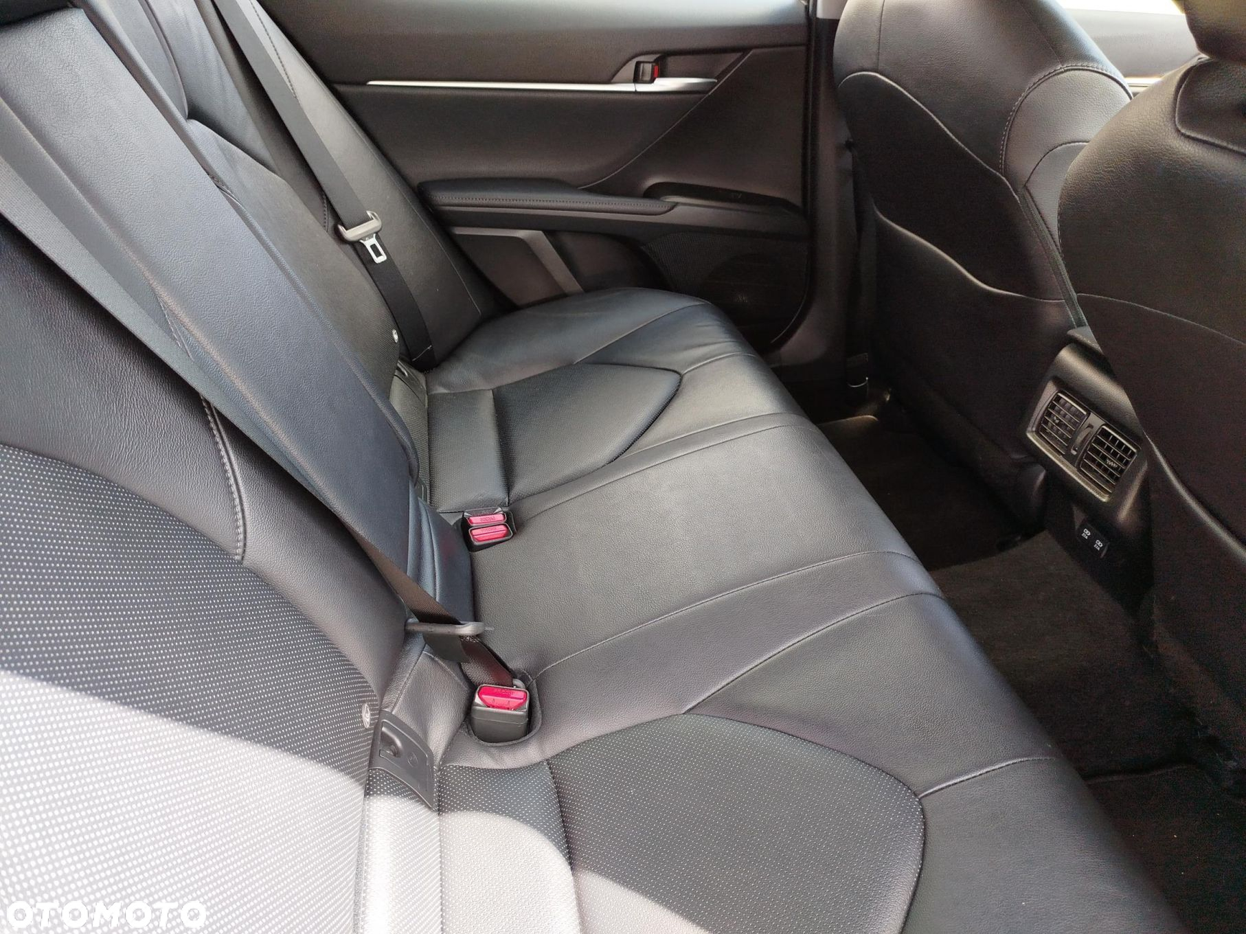 Toyota Camry - 13