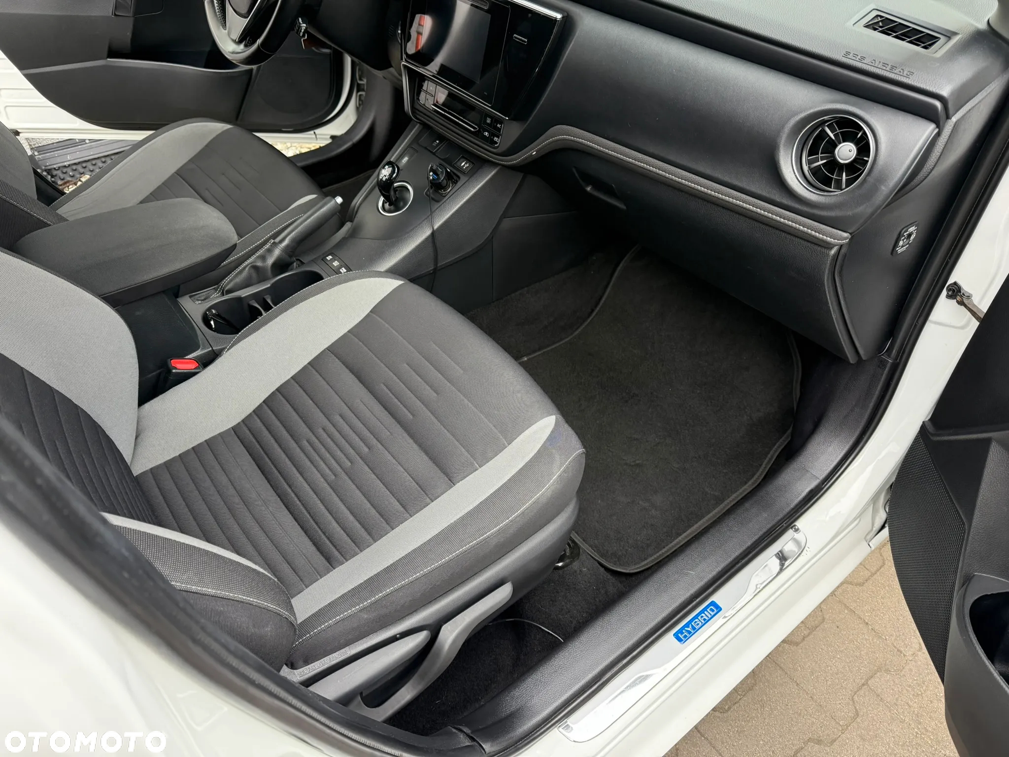 Toyota Auris Hybrid 135 Premium - 21
