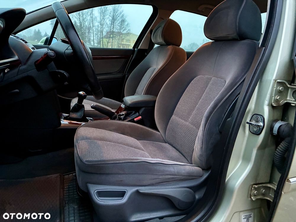 Peugeot 407 2.0 Premium Navtech - 8