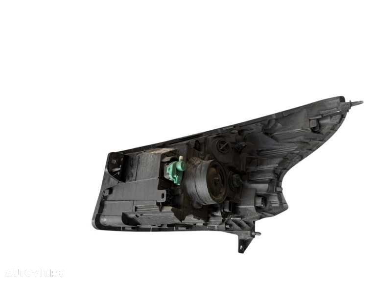 Far dreapta Renault Trafic fan 2013-2020 cod piesa 260108047R - 2