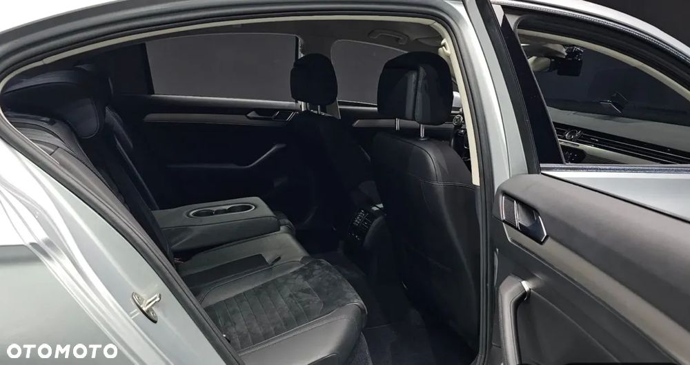 Volkswagen Passat 2.0 TDI SCR 4Motion DDG Highline - 18