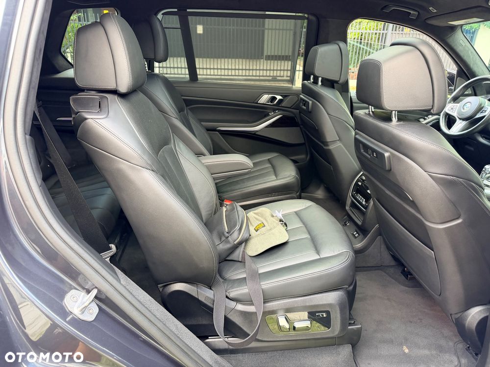 BMW X7 M50i sport - 24