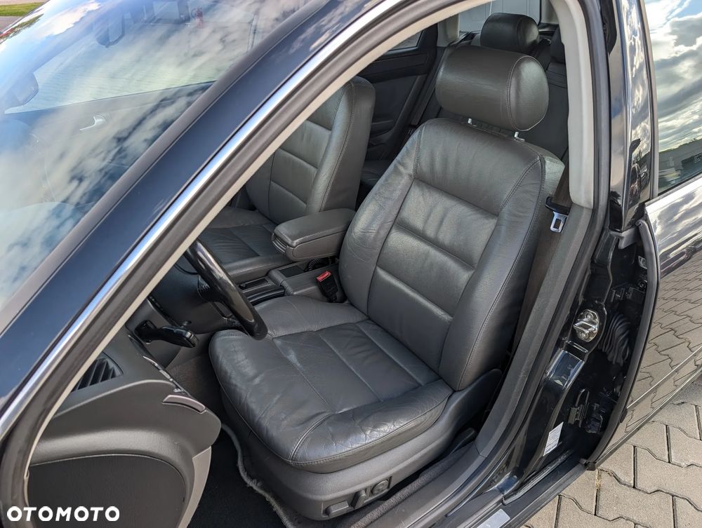 Audi A6 Avant 2.4 Quattro Tiptr - 32