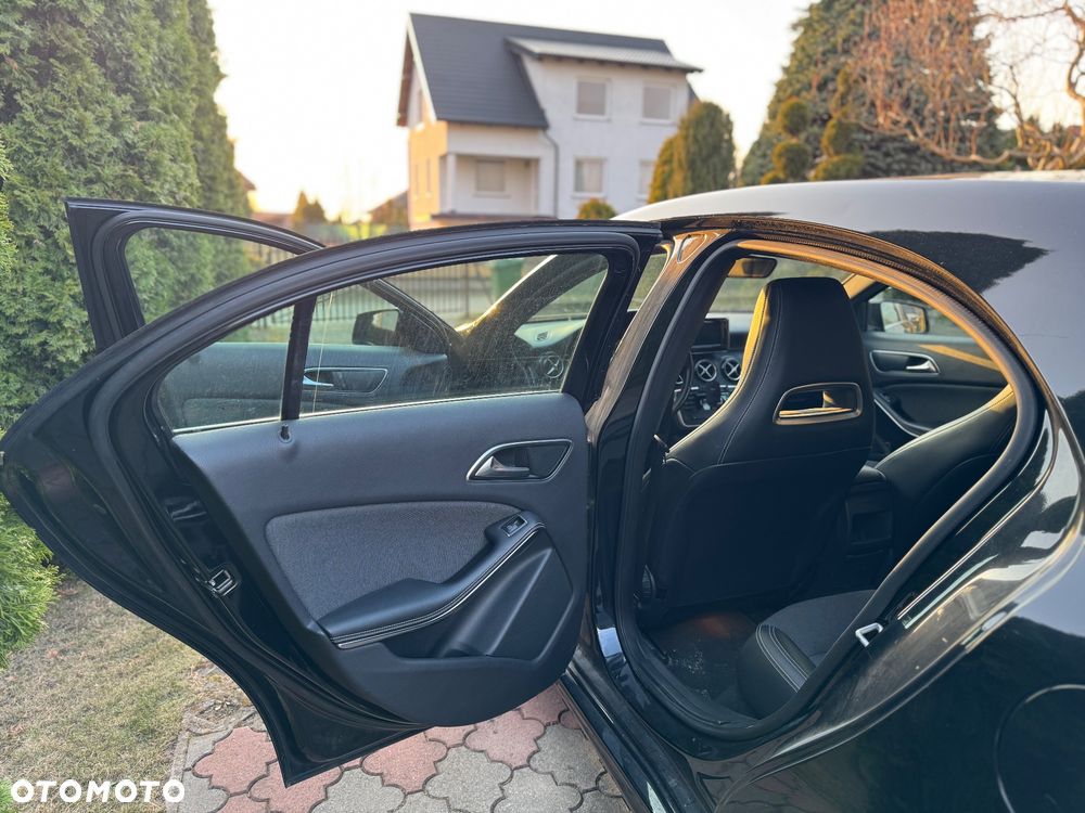 Mercedes-Benz Klasa A 180 BlueEfficiency Edition - 14