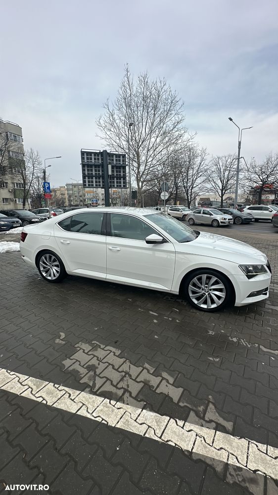 Skoda Superb 2.0 TDI Premium Edition - 3