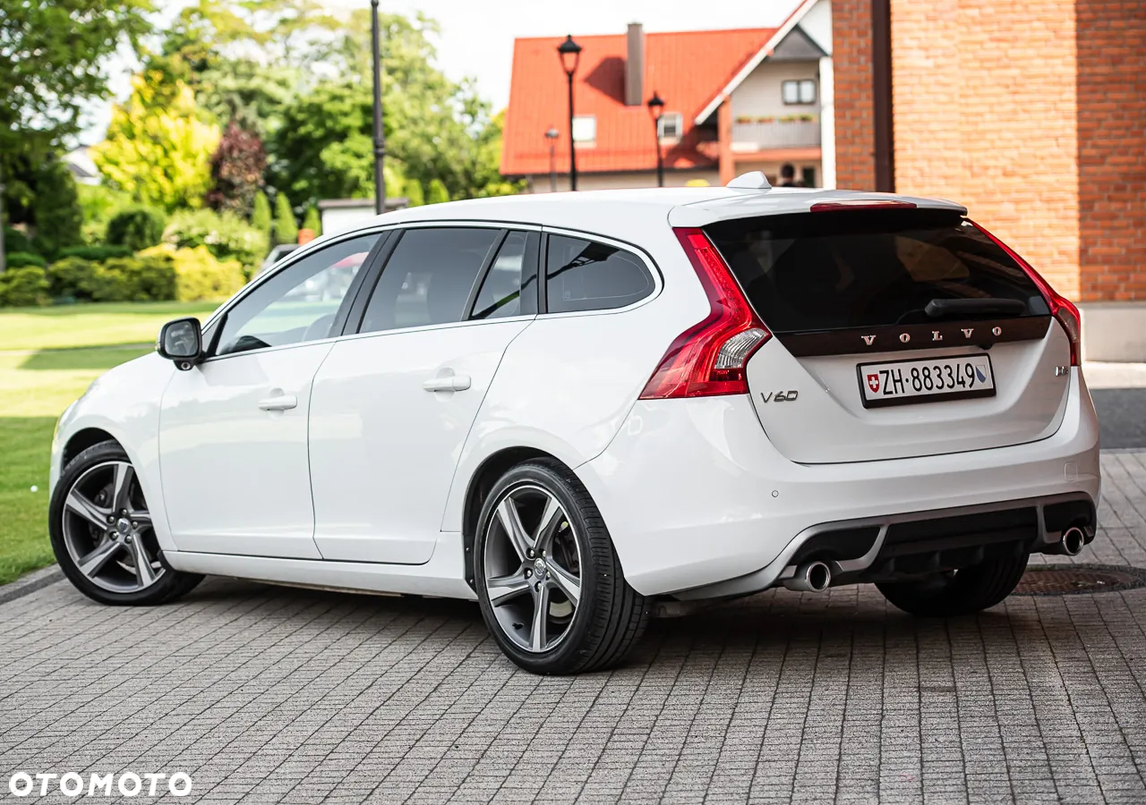 Volvo V60 D5 R-Design - 9