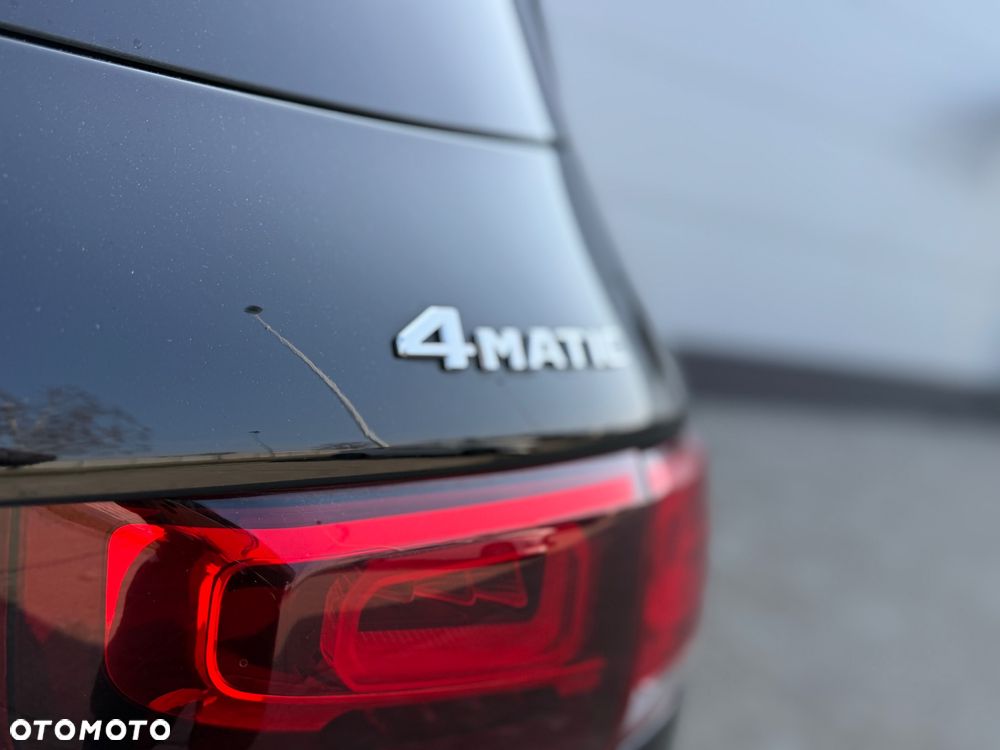 Mercedes-Benz GLB 250 4-Matic AMG Line 8G-DCT - 24