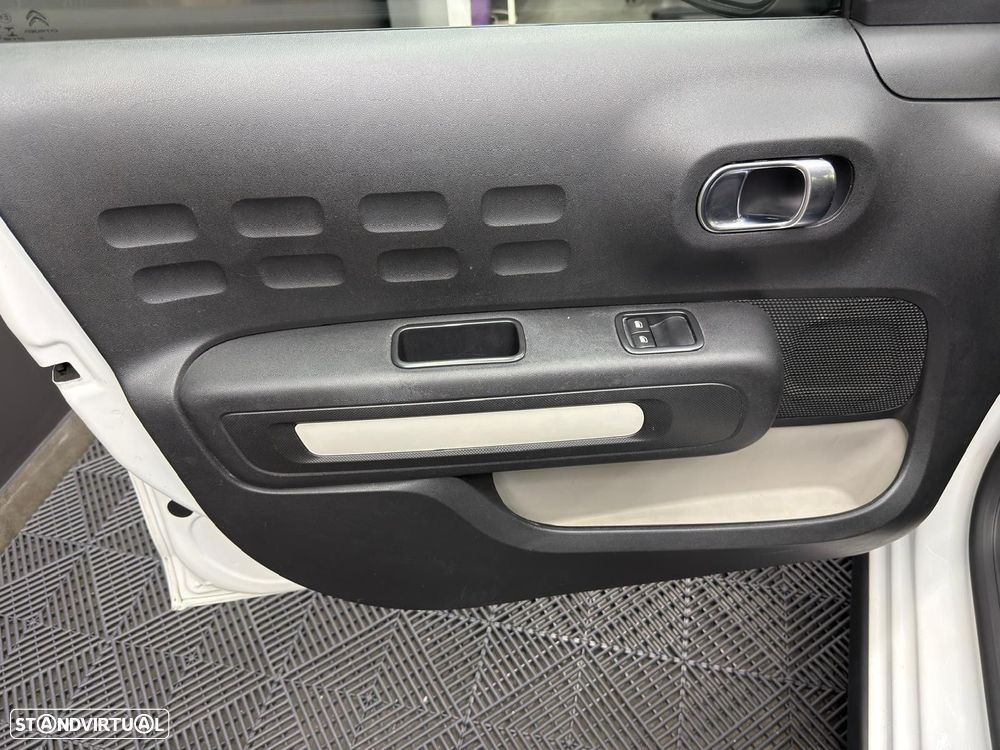 Citroën C3 1.2 PureTech Shine - 21
