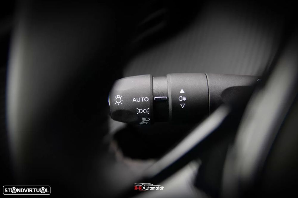 Peugeot 208 1.2 PureTech Allure - 17