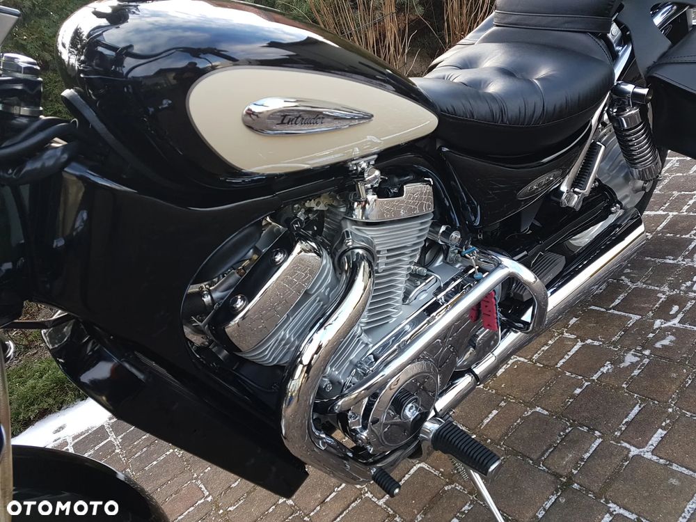 Suzuki Intruder - 21