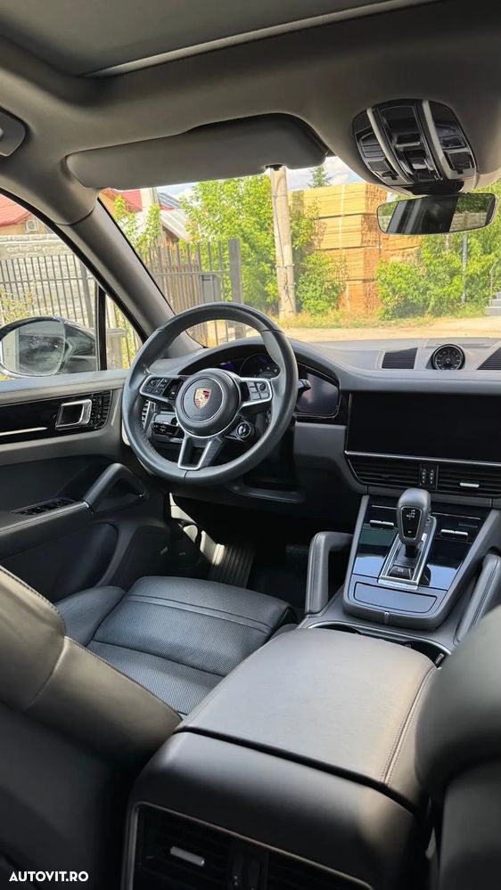 Porsche Cayenne - 9