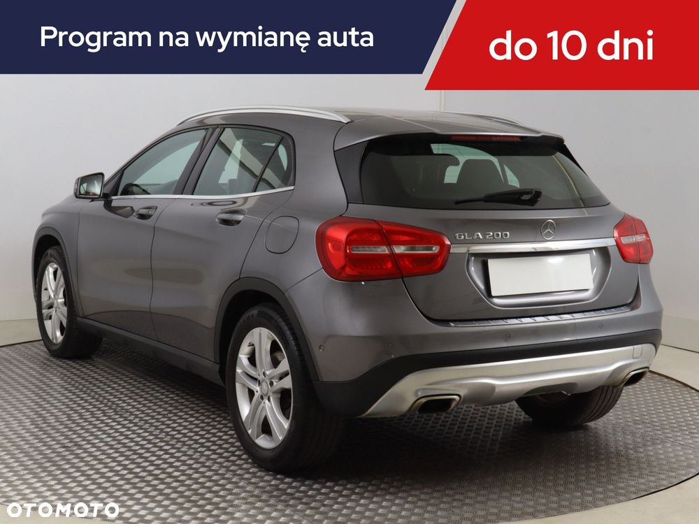 Mercedes-Benz GLA - 6