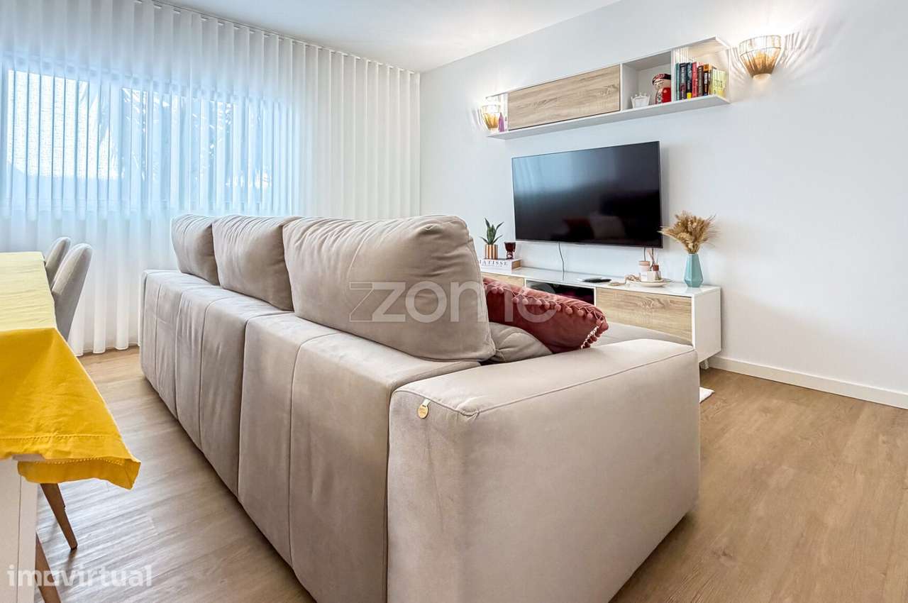 Apartamento T3 na Lagoa com logradouro e estacionamento - Grande imagem: 2/28