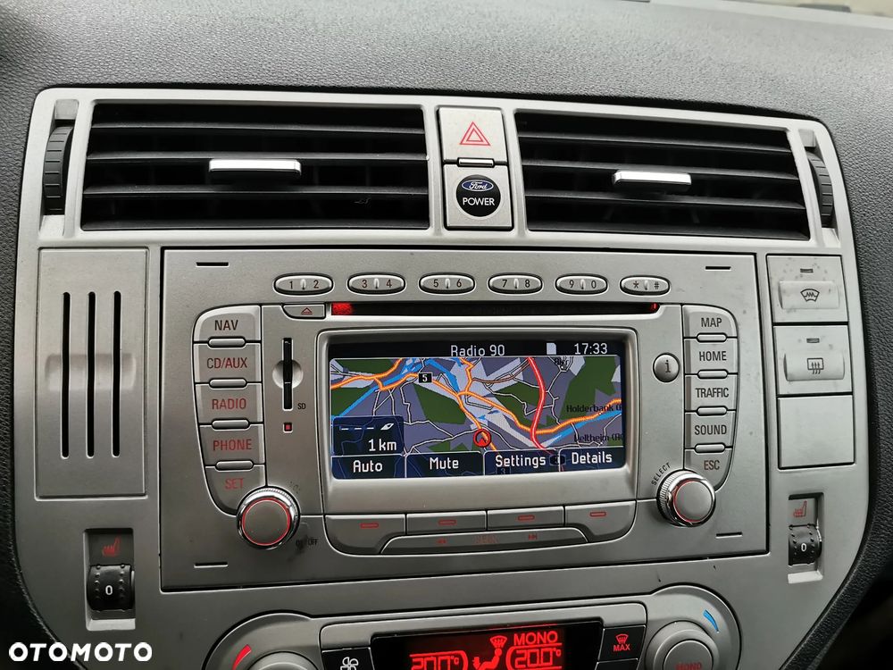 Ford Kuga 2.0 TDCi 2x4 Titanium - 29