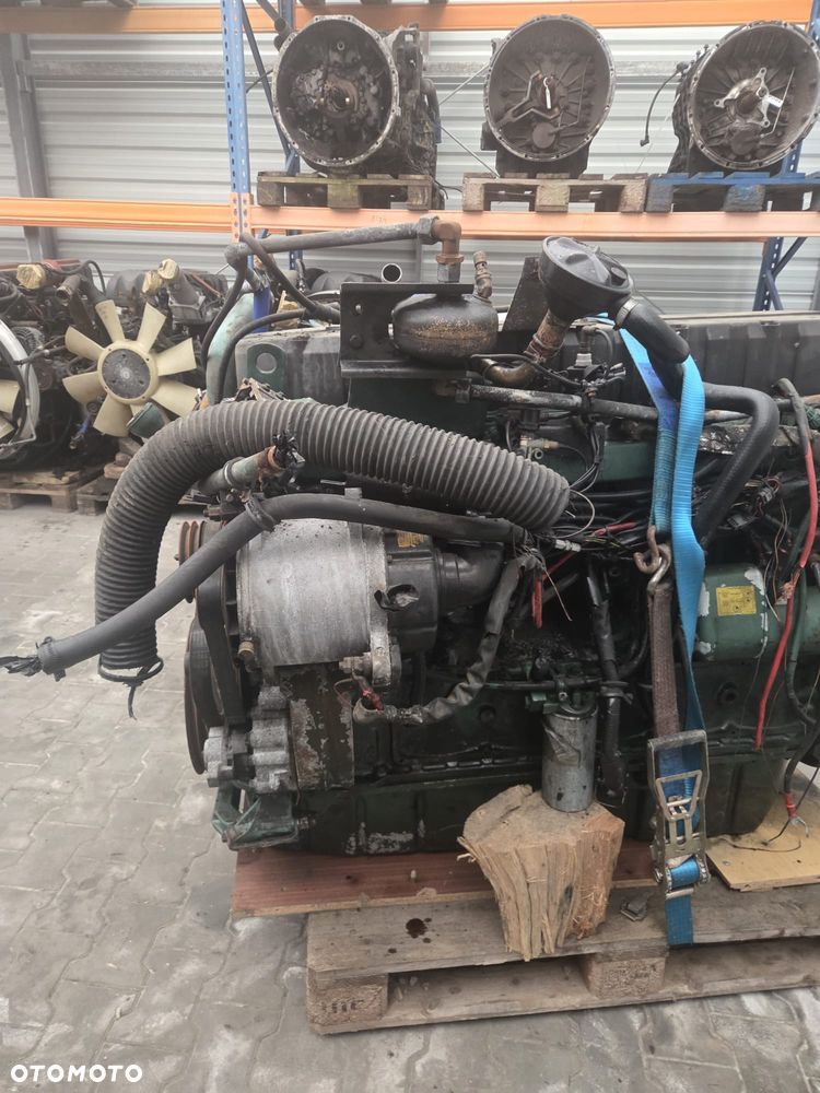 SILNIK KOPARKA VOLVO D12A D12D - 8