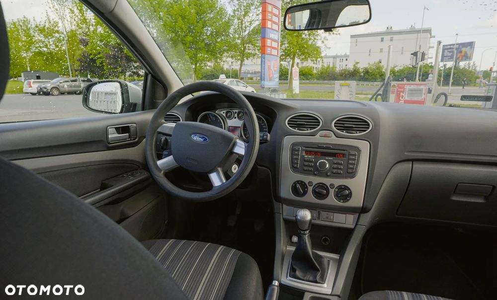Ford Focus 1.8 FF Ambiente - 11