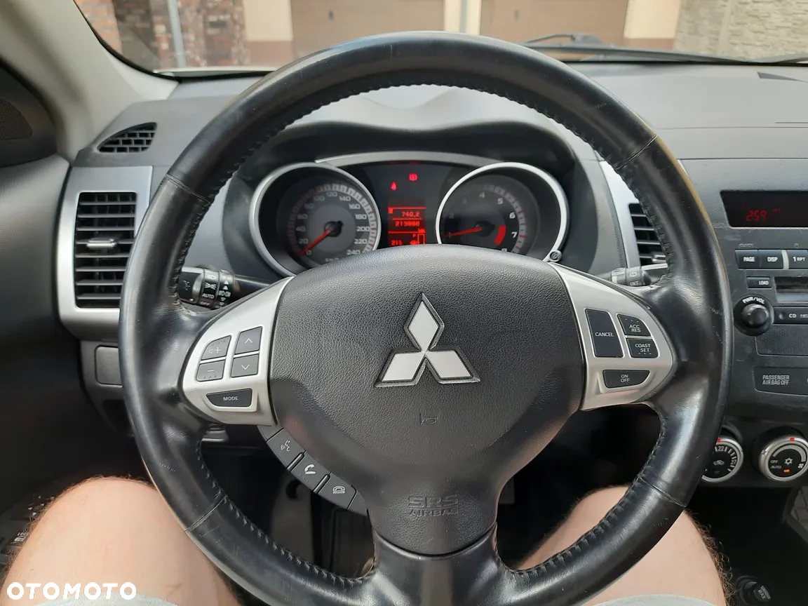 Mitsubishi Outlander - 19
