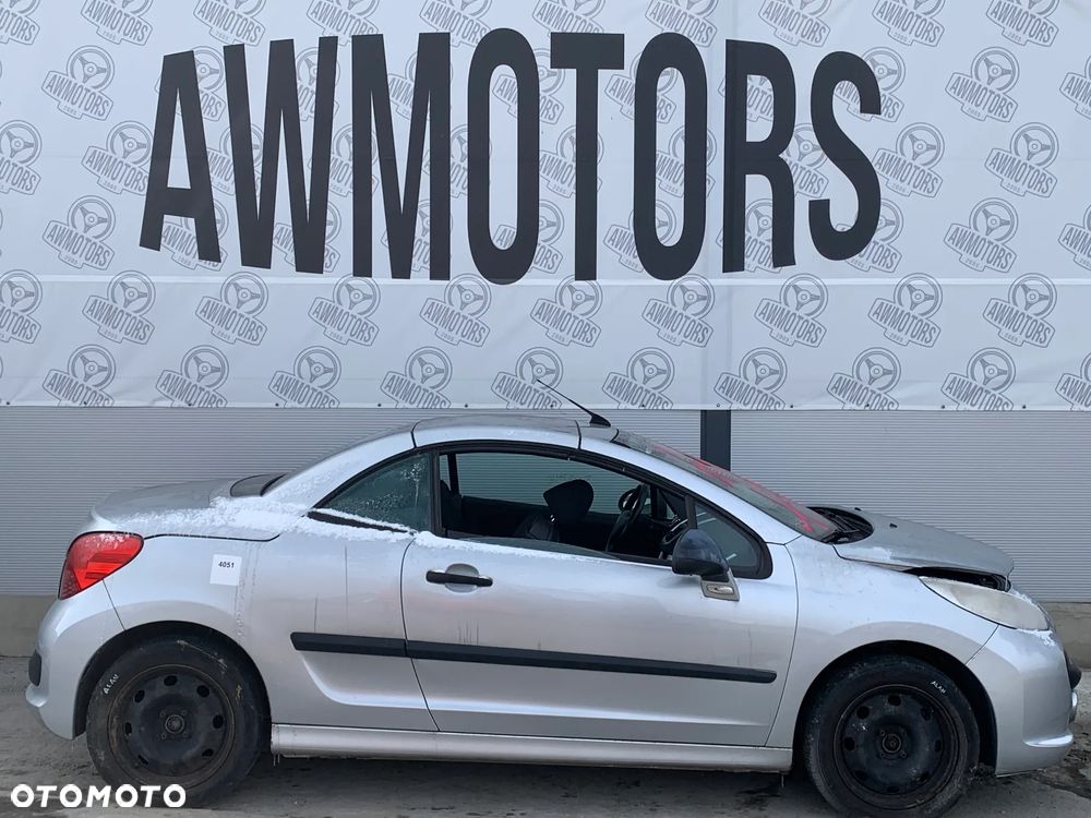 PEUGEOT 207 2008 *SAMOCHÓD NA CZĘŚCI* 4051  MASKA, LAMPA, DRZWI, LUSTERKO, ZDERZAK, GRILL, BŁOTNIK, KLAPA, BELKA, DESKA, FOTELE, KANAPA, ĆWIARTKA KIEROWNICA, TARCZE, ZACISKI, ZAWIESZENIE, KOMPLETNY PRZÓD, KOMPLETNY TYŁ, LICZNIK, ZEGARY, PRAWE LEWE PRZÓD TYŁ