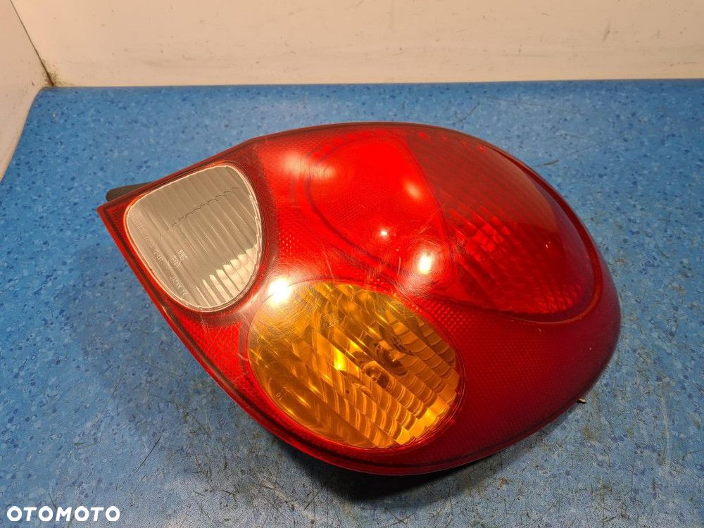 TOYOTA COROLLA E11 HB LAMPA TYŁ PRAWA ZEWNĘTRZNA - 1