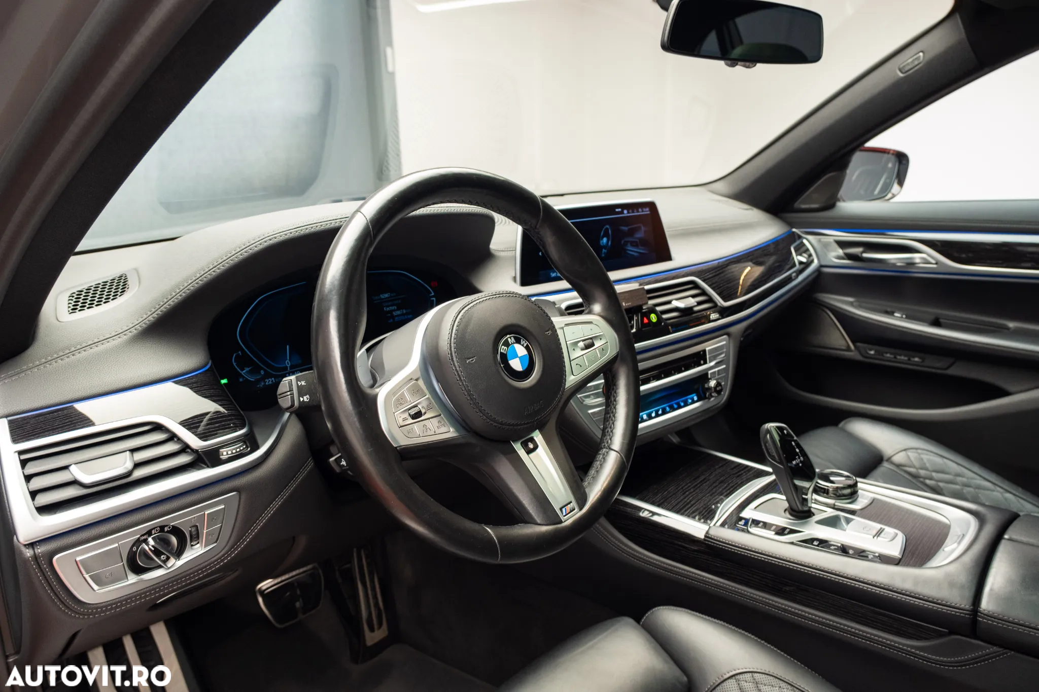 BMW Seria 7 745e - 23