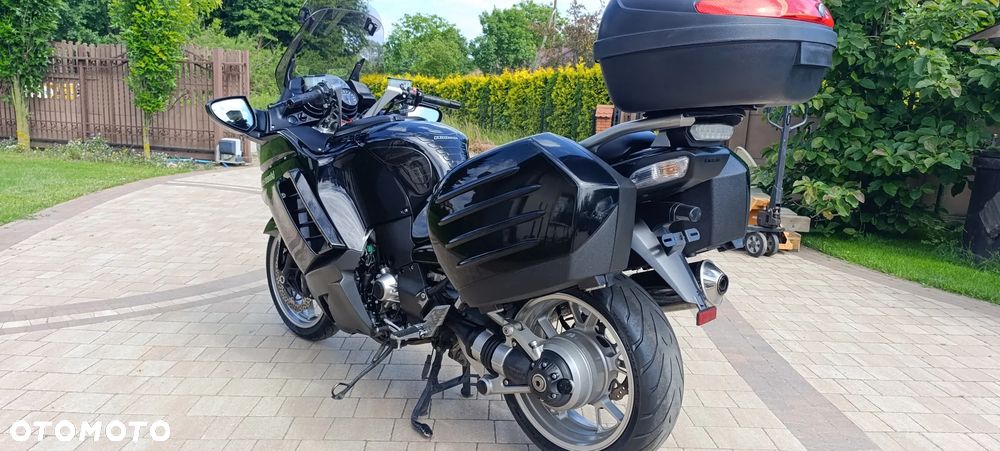 Kawasaki GTR - 4