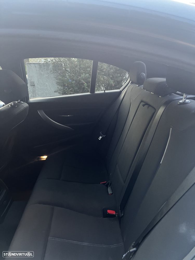 BMW 318 d Line Sport — fotografia 17